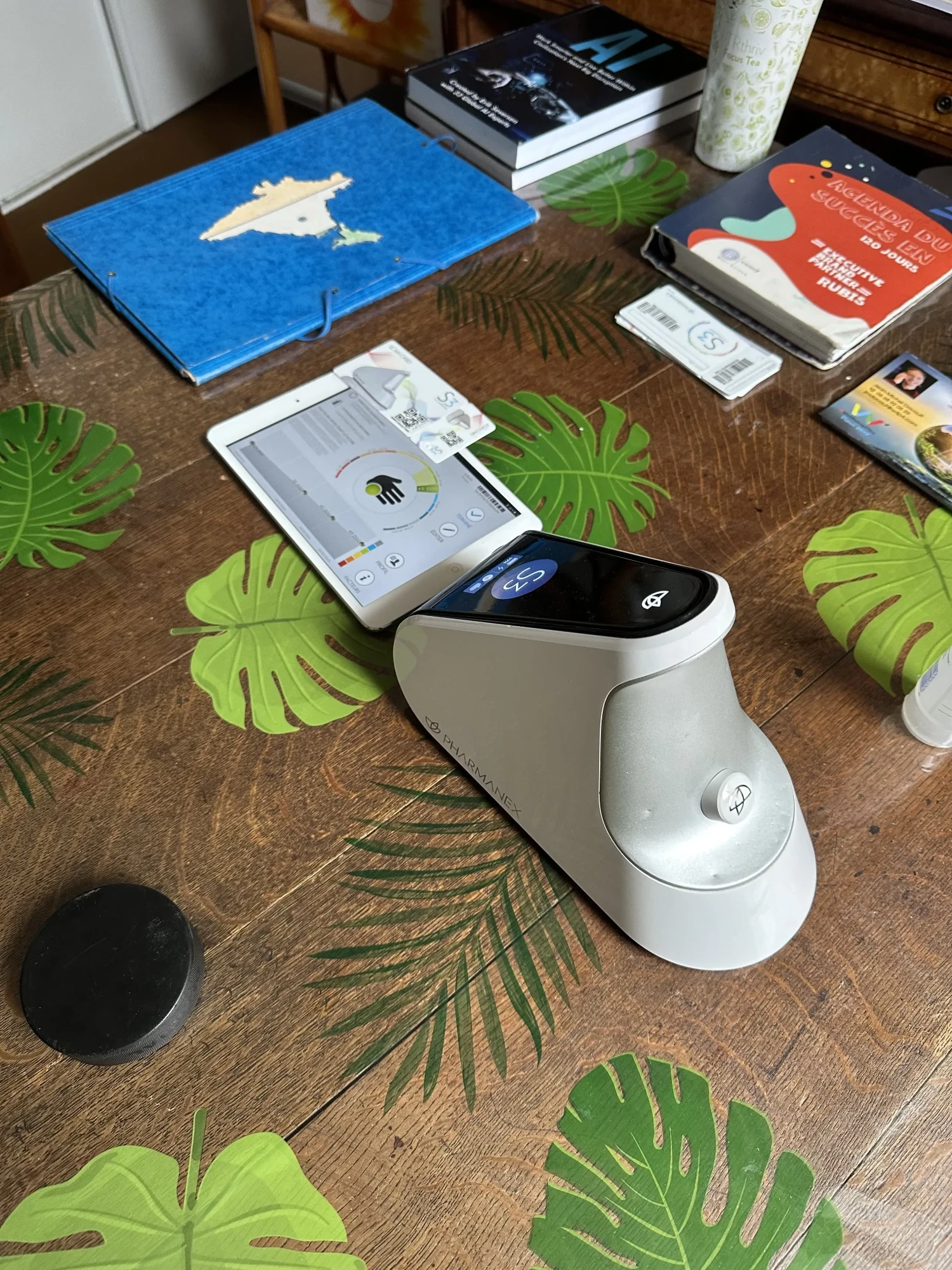 Biophotonic Scanner S3 Pharmanex dans le showroom de w4p4 Jean Michel Davault appareil de mesure santé bien-être  