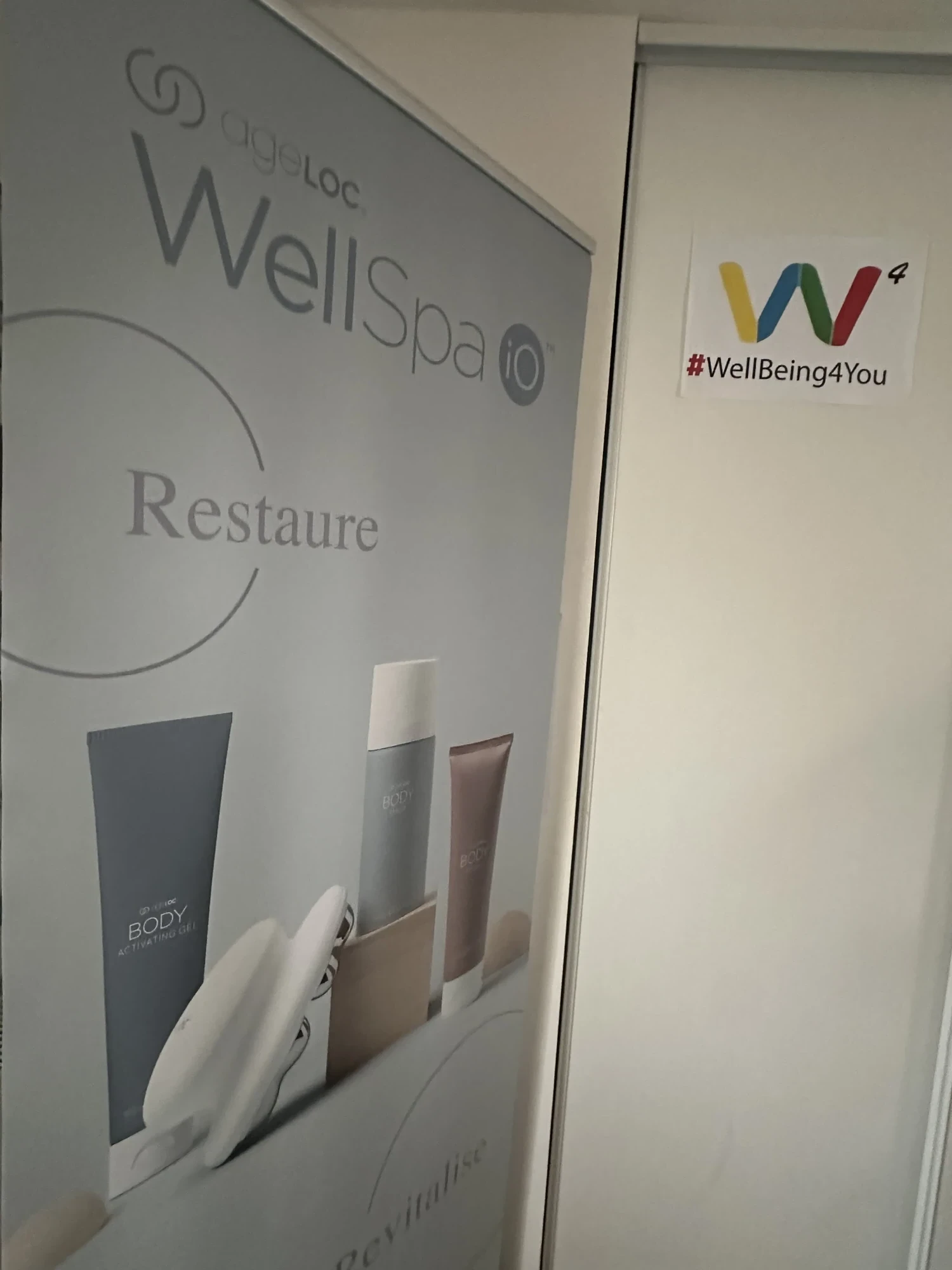 kakemono de w4p4 au showwroom situé a Acigné Rennes, découverte de produit, teste de mesure gratuit Jean Michel davault